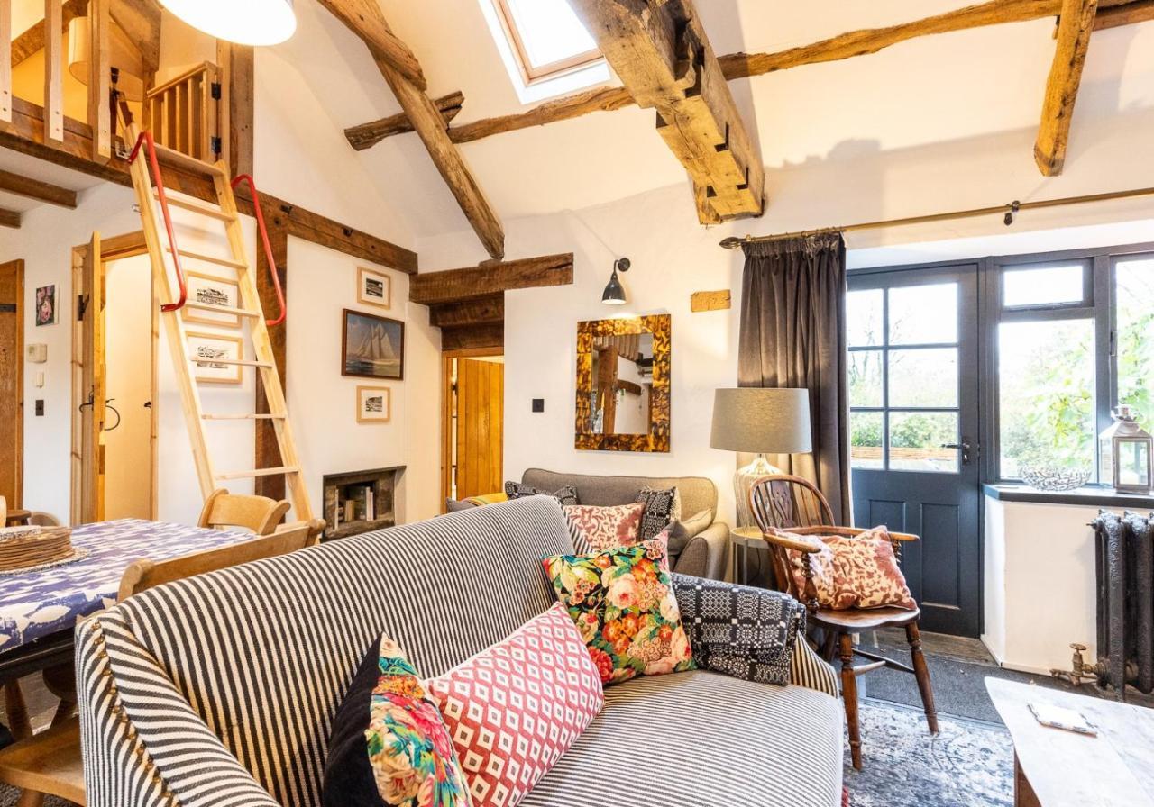 Bwthyn Capten - A Charming Cottage For Up To 6 Newport  Exterior foto