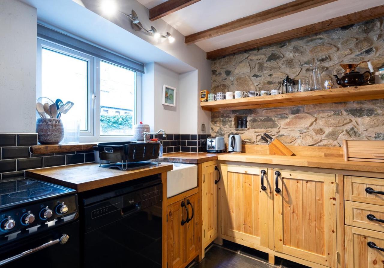 Bwthyn Capten - A Charming Cottage For Up To 6 Newport  Exterior foto