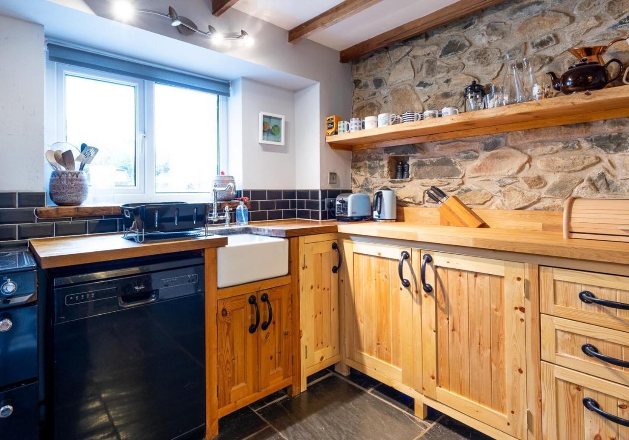 Bwthyn Capten - A Charming Cottage For Up To 6 Newport  Exterior foto